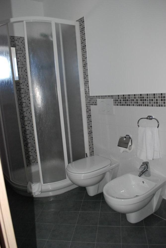 Maniel Hotel 3*