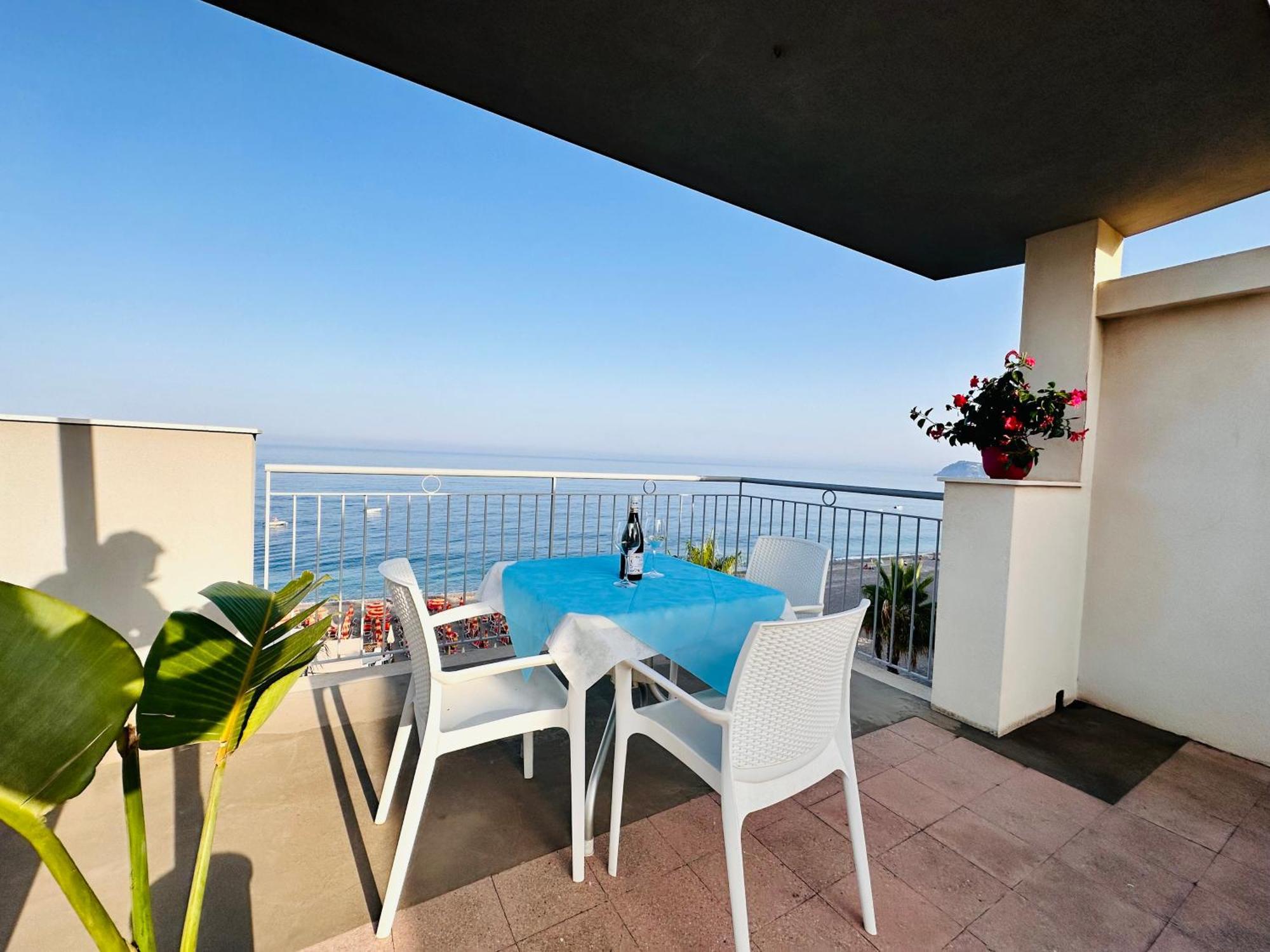 Maniel Hotel 3*