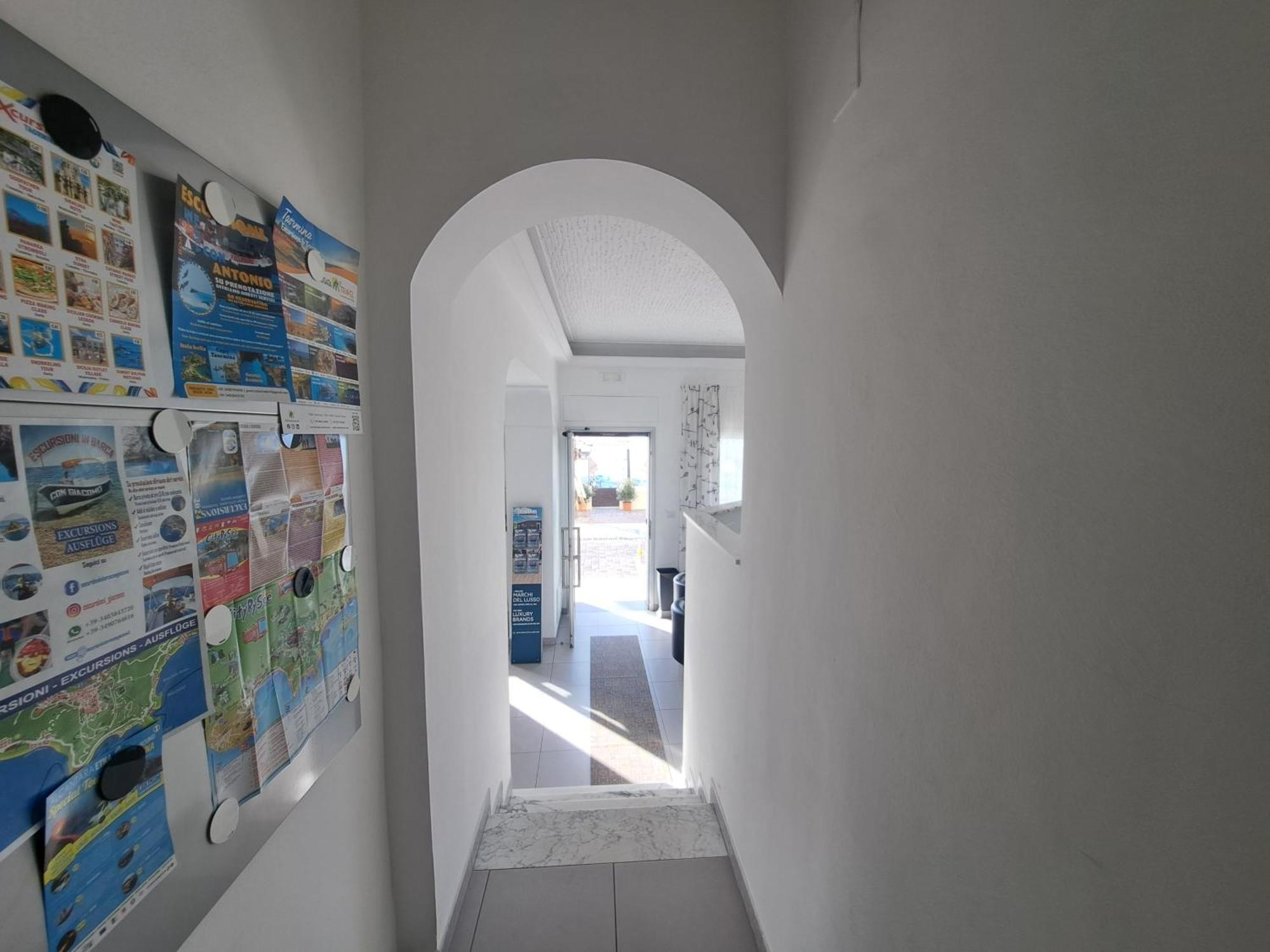 Maniel Hotel Letoianni