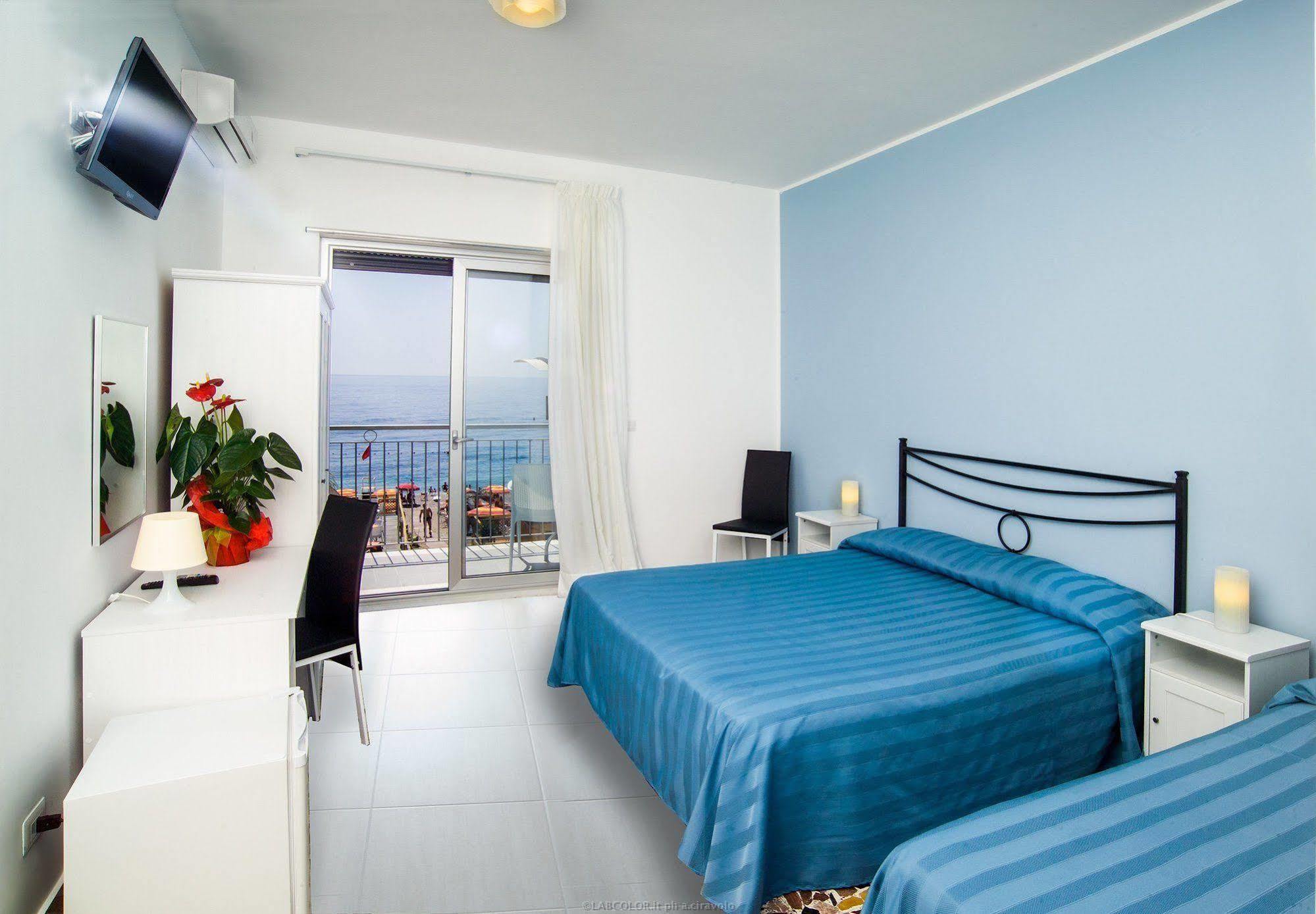 Maniel Hotel